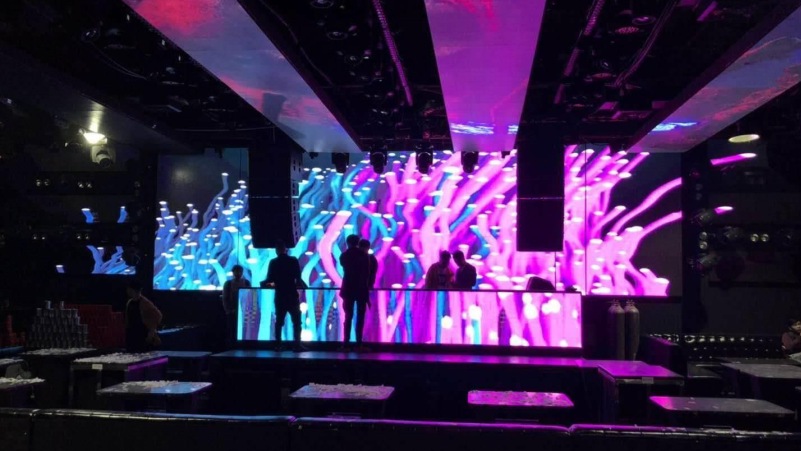 club screen